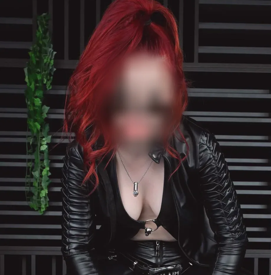 Emma, 24