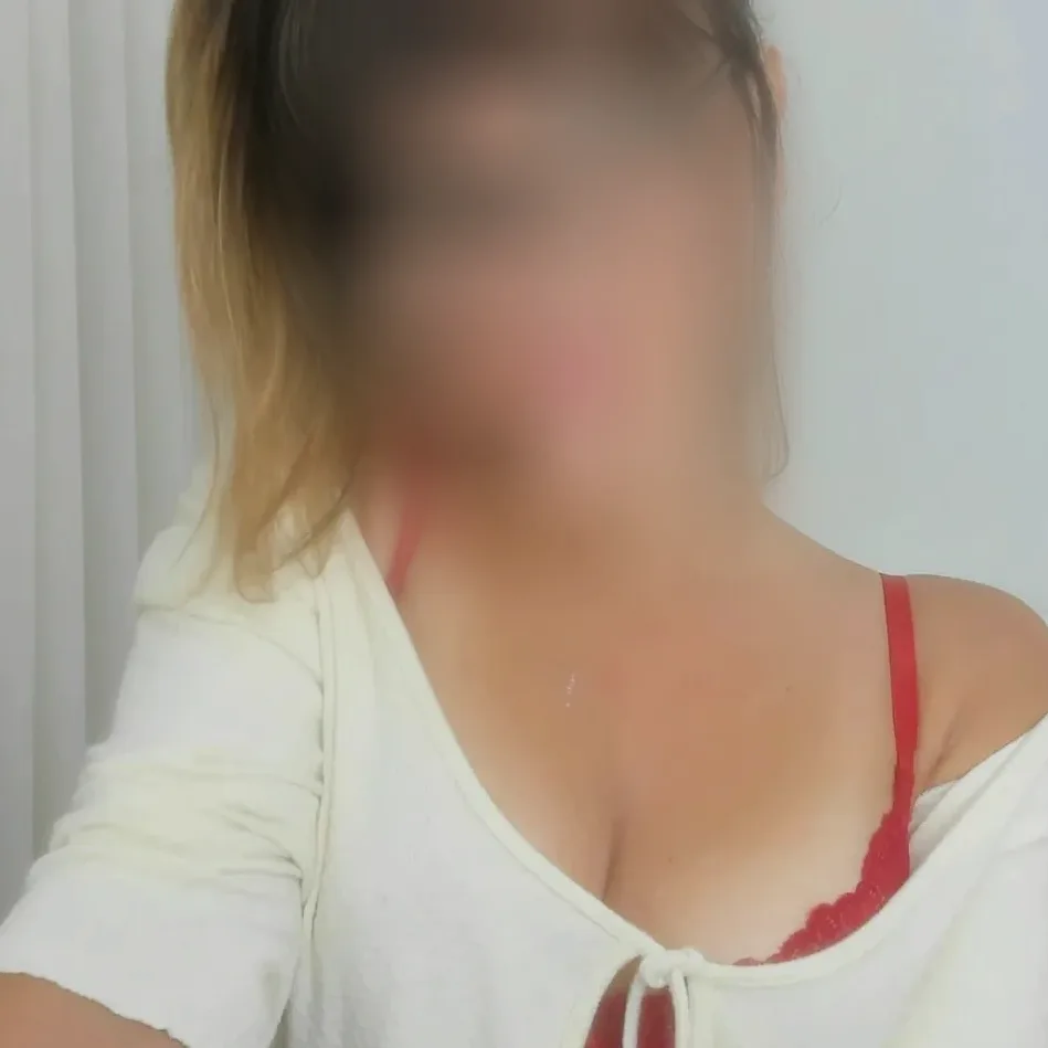 Ivana, 28