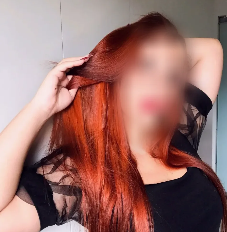 Manuela, 32