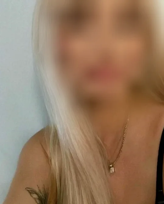 Nicole, 33