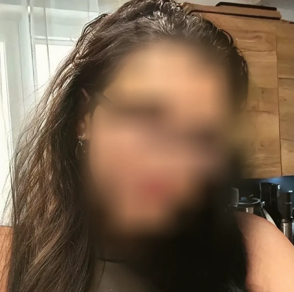 Sabrina, 39
